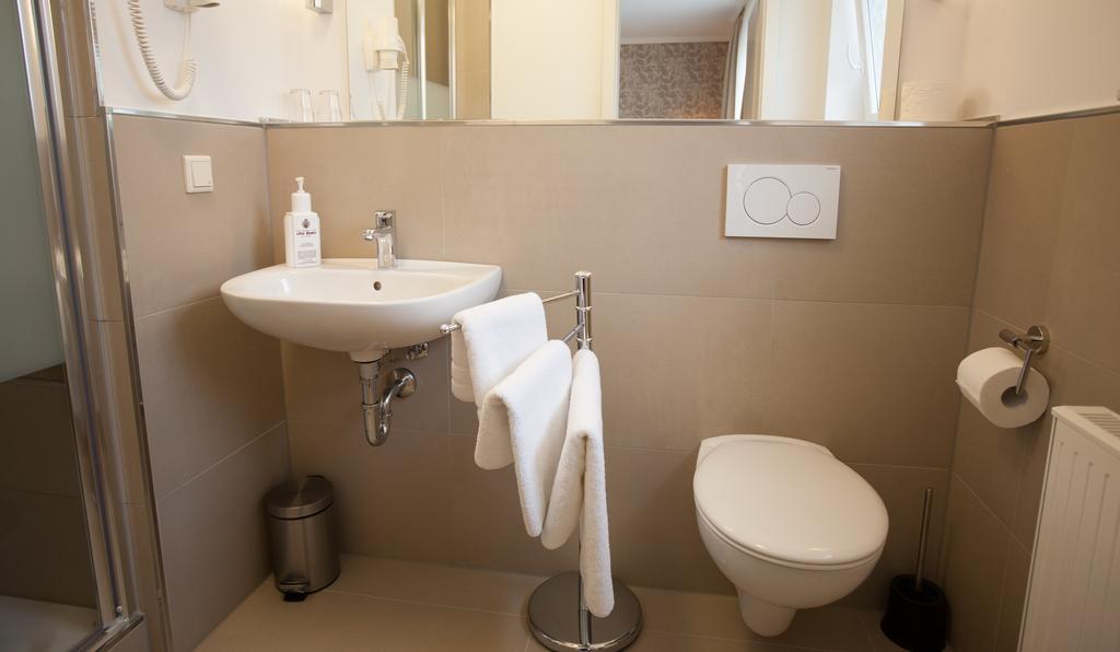 Hotel Restaurant Zur Post Lohfelden Rom bilde
