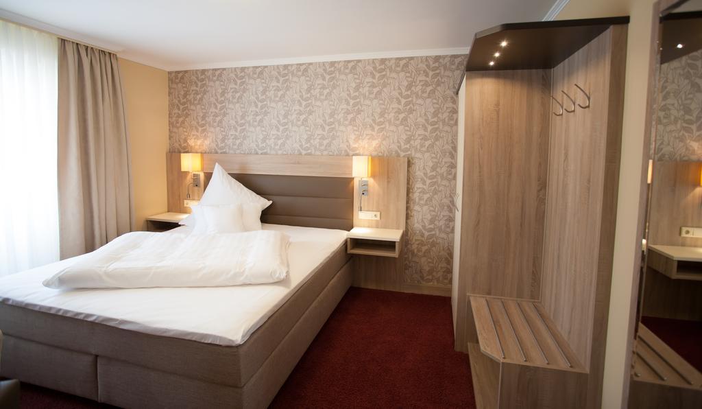 Hotel Restaurant Zur Post Lohfelden Rom bilde